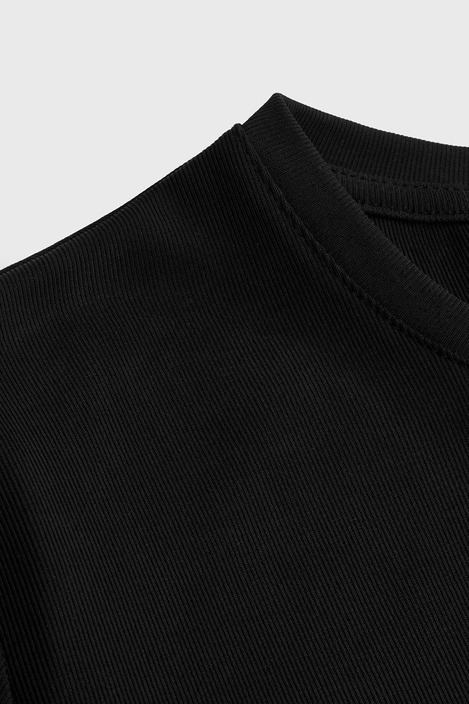 Czarny luźny T-shirt z cupro