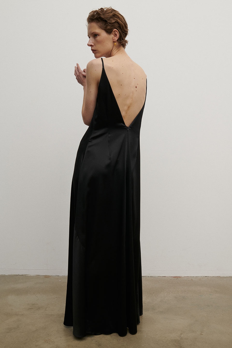 Jedwabna czarna suknia